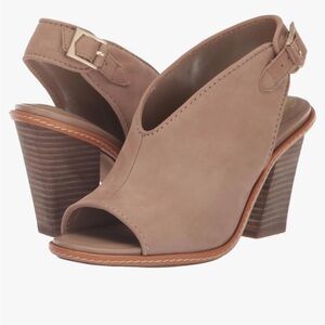 Vince Camuto Women's Fandree Stacked Heel Sandal Heeled Size 9